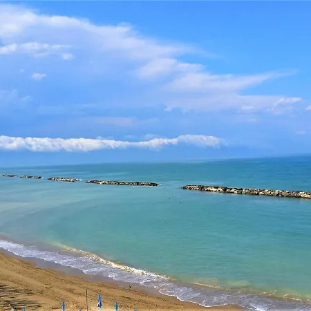 Pleasant In With Shared Pool Cupra Marittima
