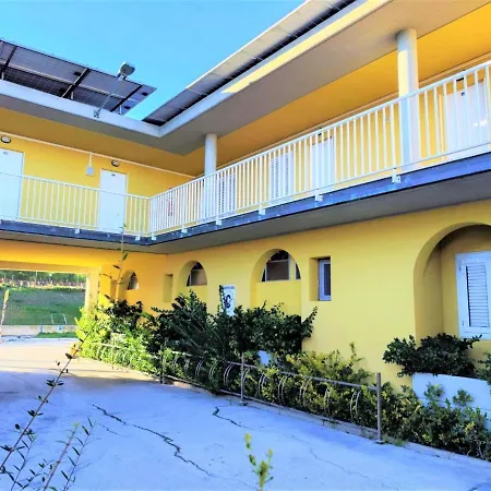 Pleasant In With Shared Pool Appartement